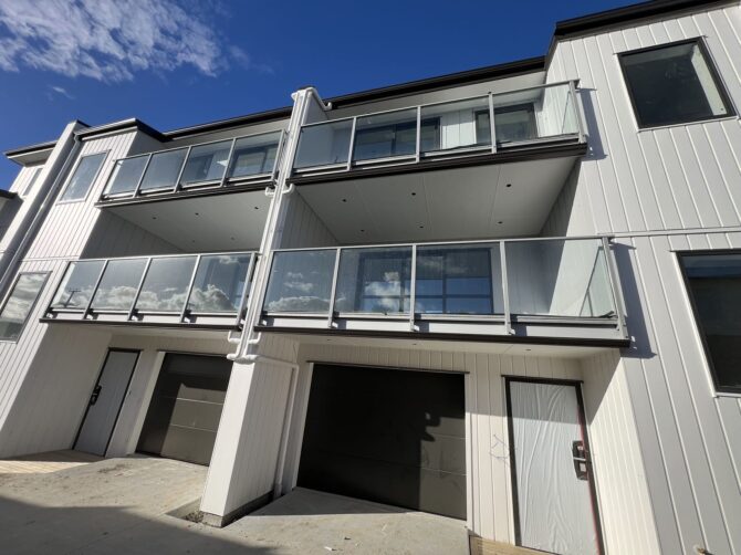 Aluminium post balustrade system - Image 3
