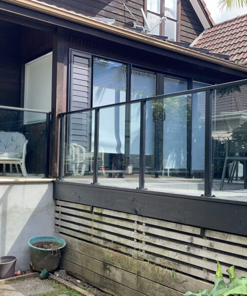 Aluminium post balustrade system