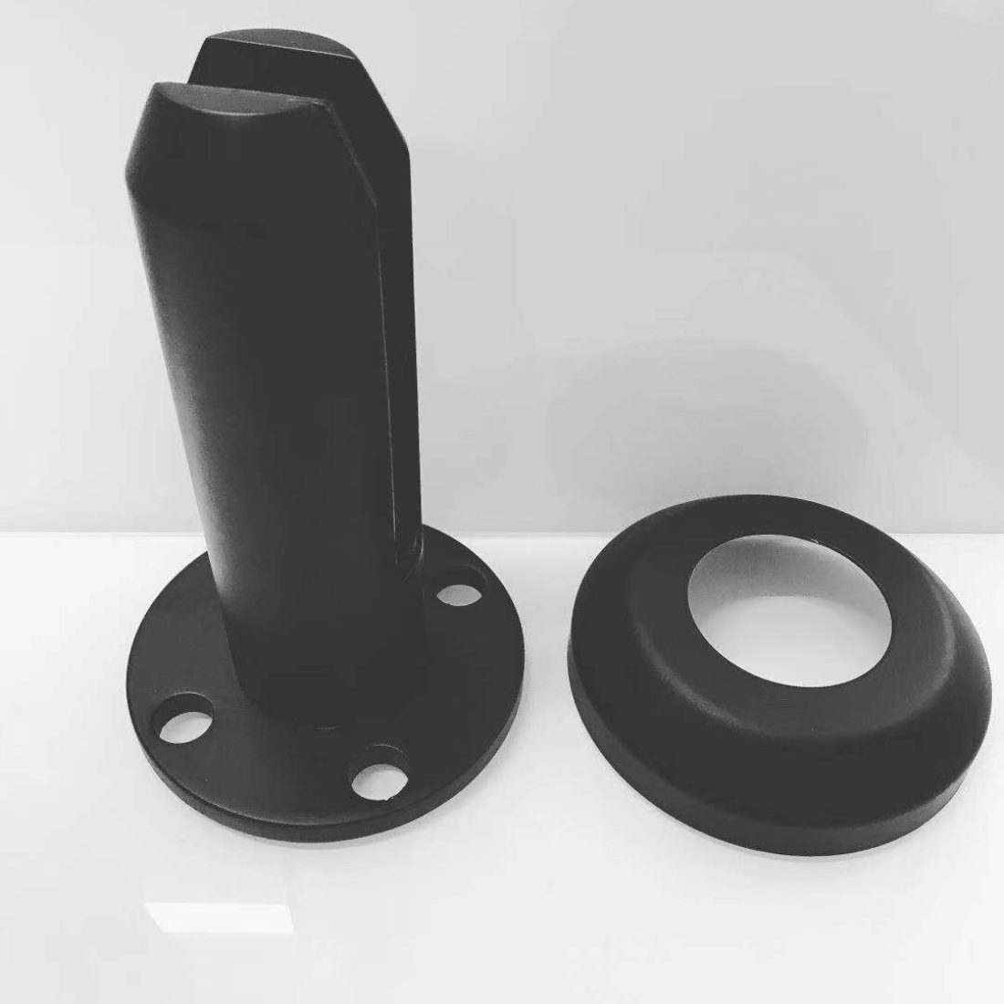 Black round mini post